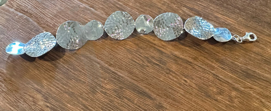 WAVY DISK HAMMERED GLOSS silver bracelet