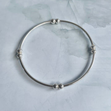 BEADS ON BANGLE silver bracelet
