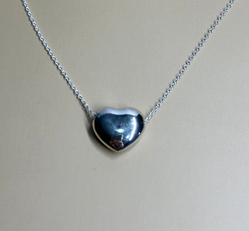 Puffed heart silver necklace