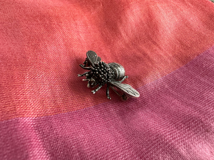 BUMBLE BEE silver brooch