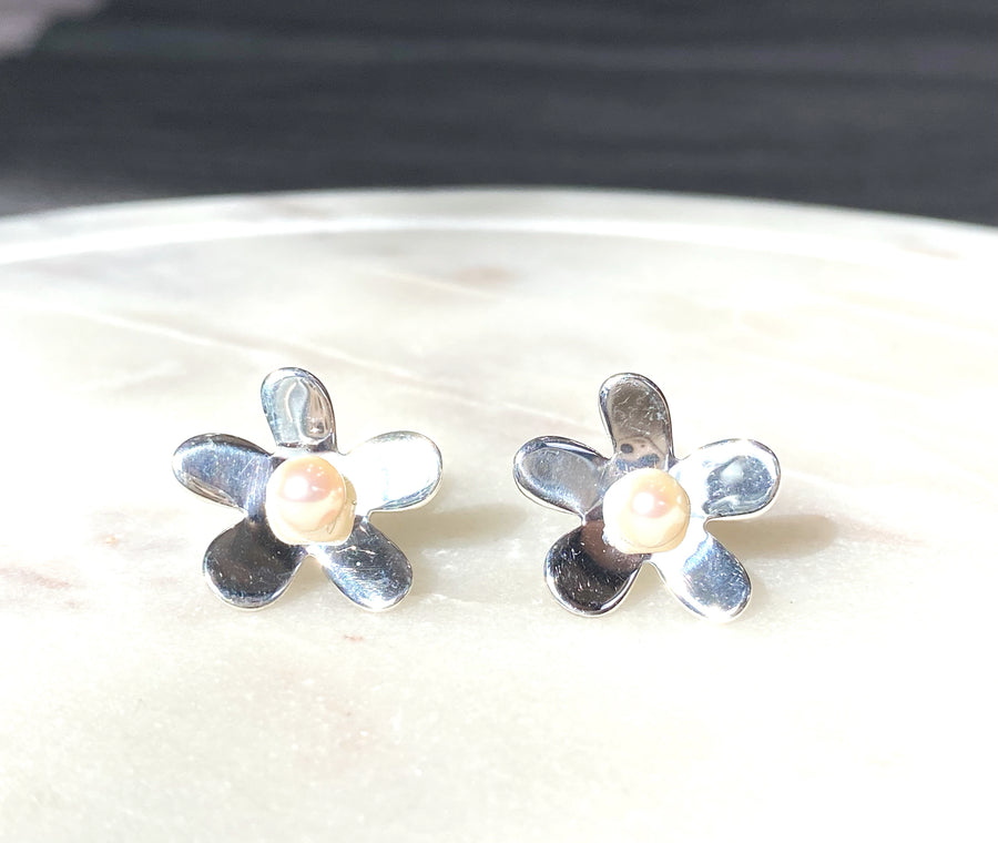 Pearl flower silver earrings - large
